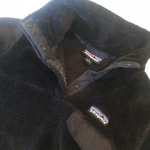 Black Patagonia fleece pullover